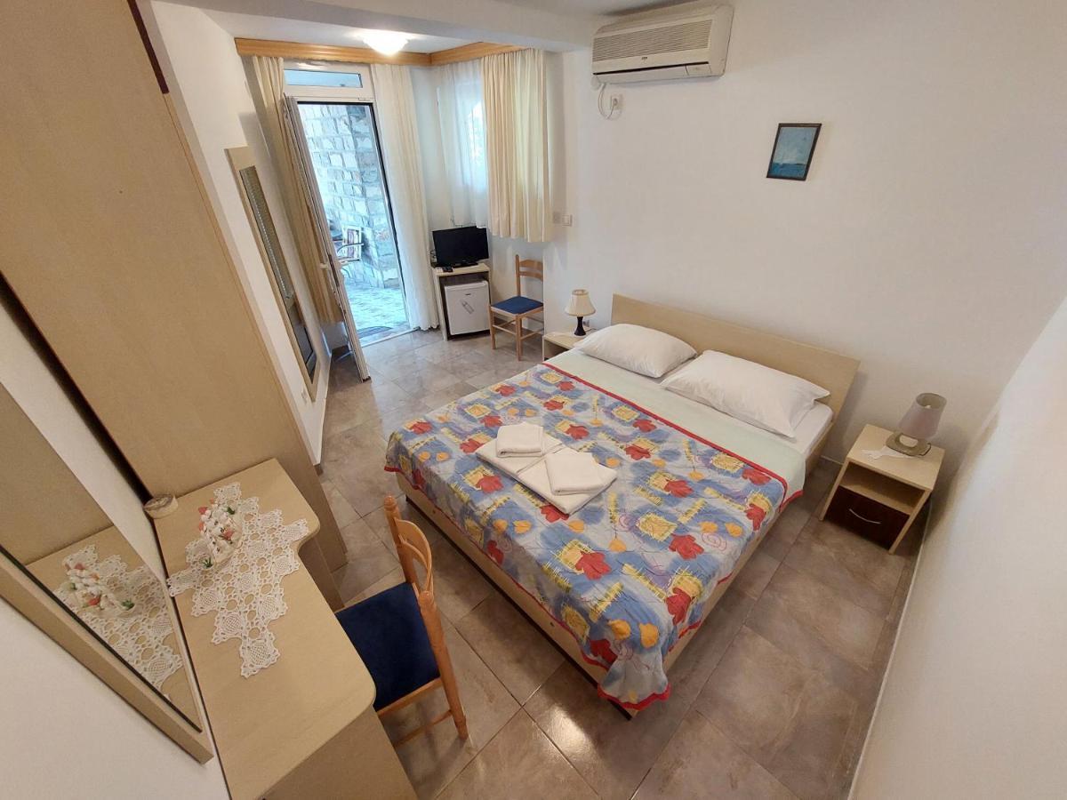 Sunny Side Vala Hotell Budva Eksteriør bilde